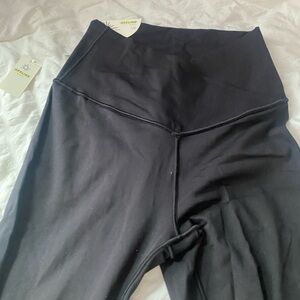 NEW ARIE SHORT SMALL BLACK CROSSOVER LEGGINGS WITH TAGS